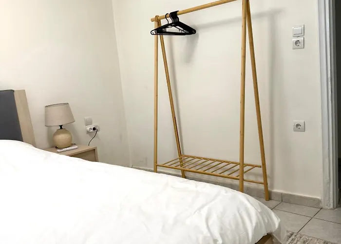 Artemis Cozy Apartment *